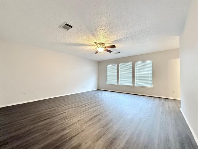 Building Photo - 2734 High Point Dr