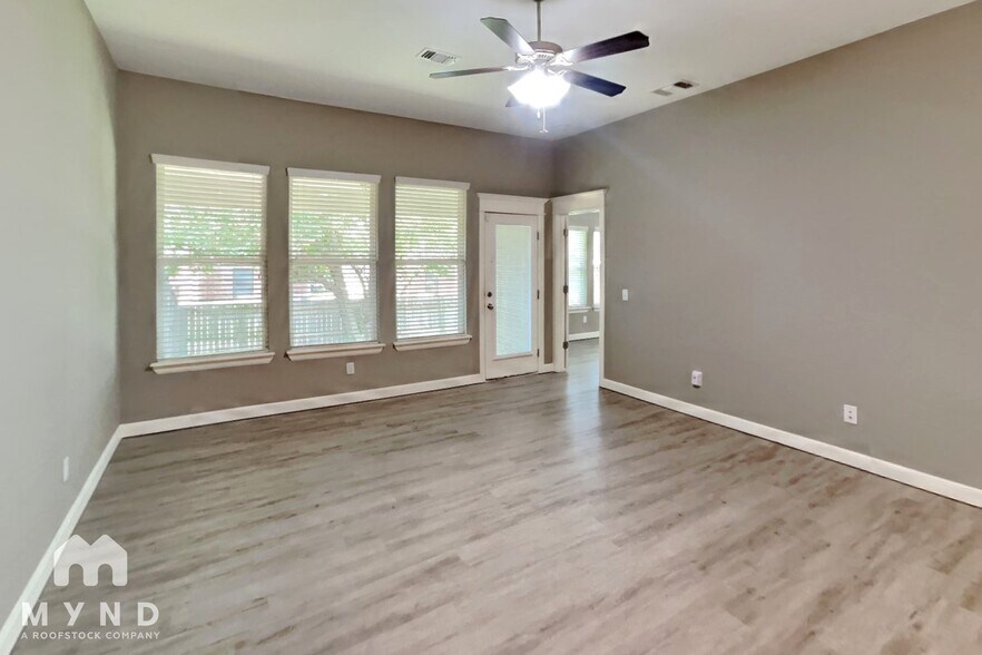 Building Photo - 1118 Merlin Dr