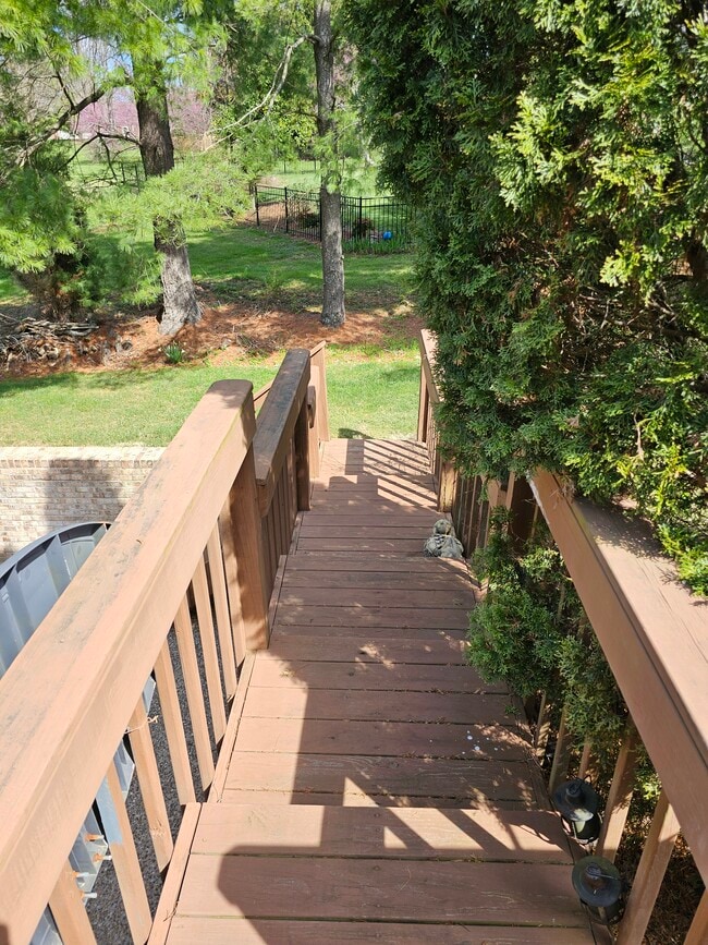 Building Photo - 5 Autumn Hill Ct