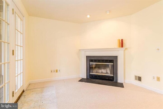 Building Photo - 3722 Farmland Dr