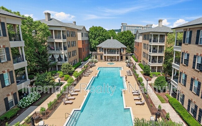 Building Photo - 307 Seven Springs Way