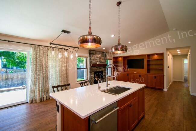 Building Photo - Beautiful 4-Bedroom Home in Southeast Fort Collins!