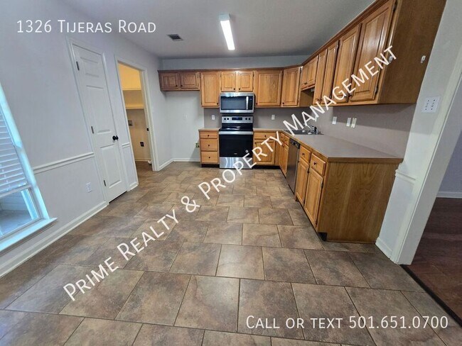 Building Photo - 1326 Tijeras Rd