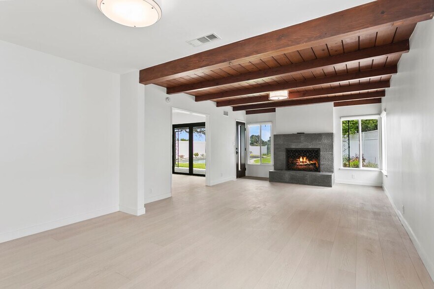 Building Photo - 4444 Don Felipe Dr