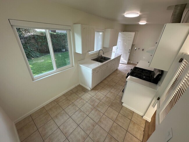 Building Photo - Beautiful 2 Bd./1 Ba. Remodeled rear home in NE Santa Maria