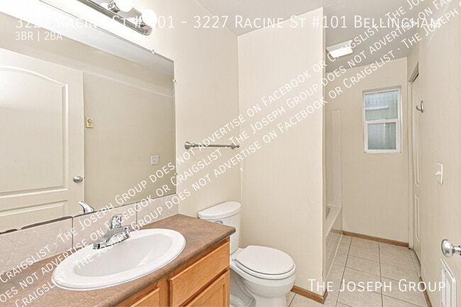 Building Photo - 3227 Racine St