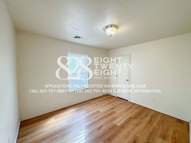 Building Photo - ADORABLE East Norman 3 Bed/2 Bath Duplex Available NOW in Eastridge!