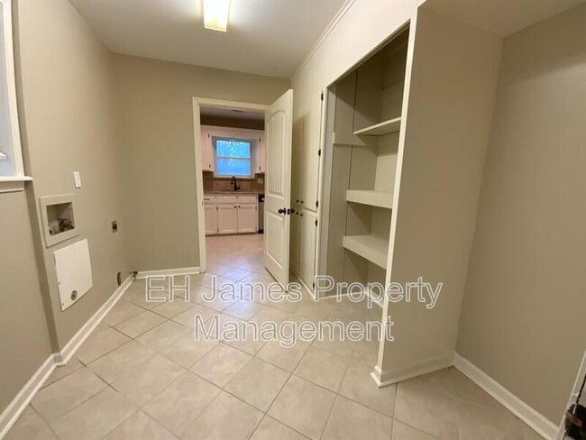 Building Photo - 4637 S Lakewood Ave