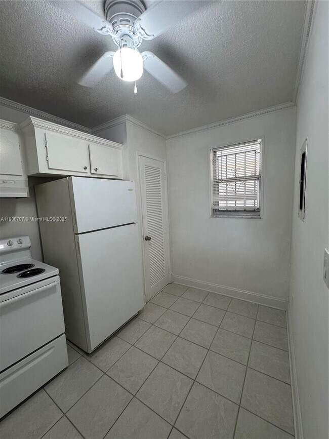 Building Photo - 1700 NE 191st St