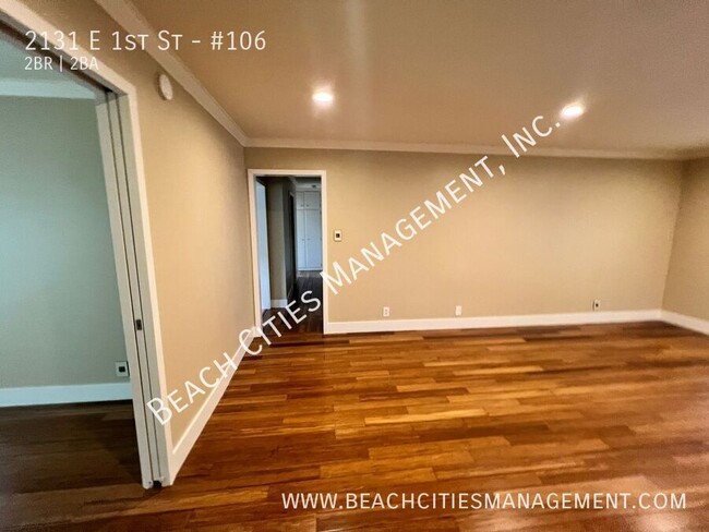 Building Photo - Condo located One Block from the Beach wit...