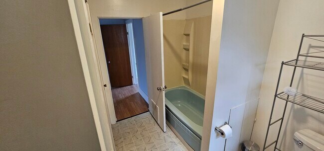 Building Photo - 38 River St