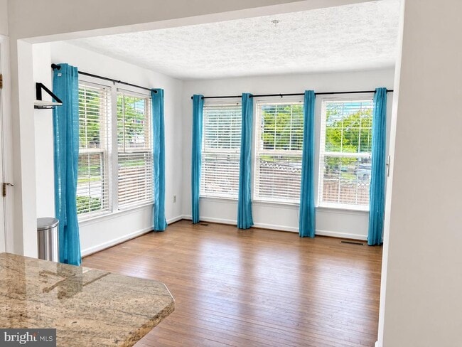 Building Photo - 8720 Thornbrook Dr