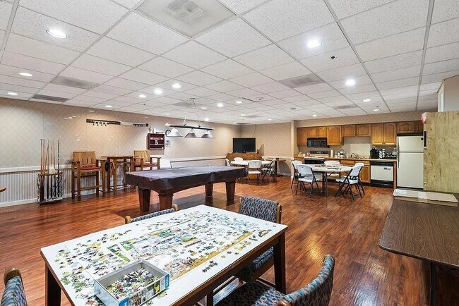 Building Photo - 1111 Horizon Dr