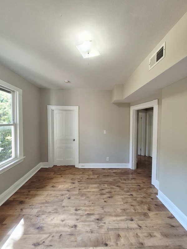 Building Photo - 3209 3rd Ave