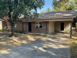 Building Photo - $1,200.00 Move-in-Special