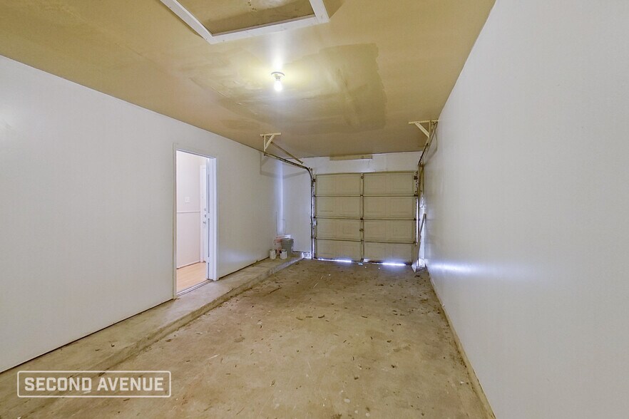 Building Photo - 10803 Thorncliff Dr