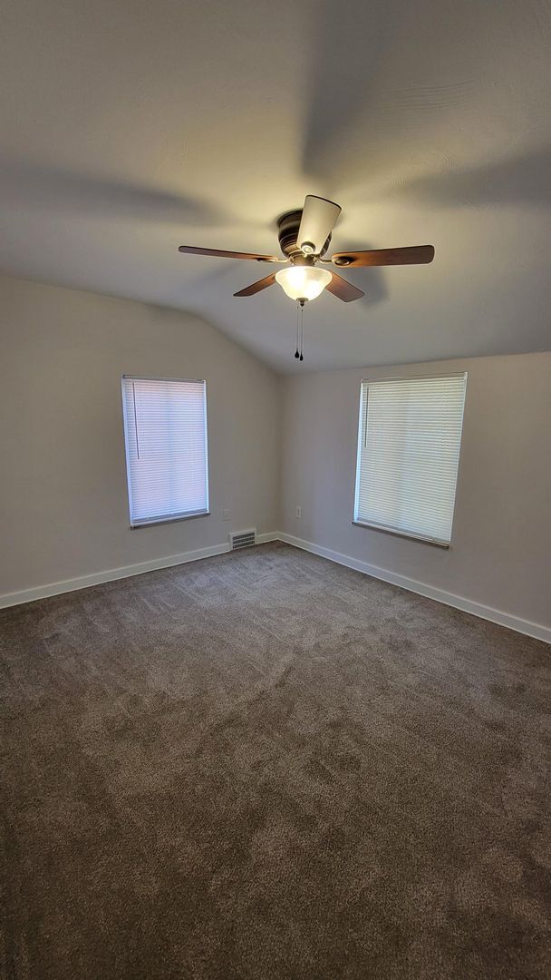 Building Photo - Spacious Three Bedroom Home