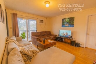 Building Photo - 260 Columbia St