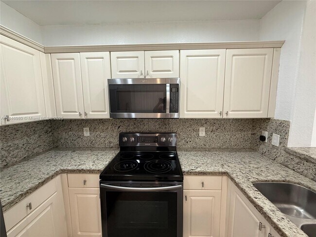 Building Photo - 413 SW 147th Ave