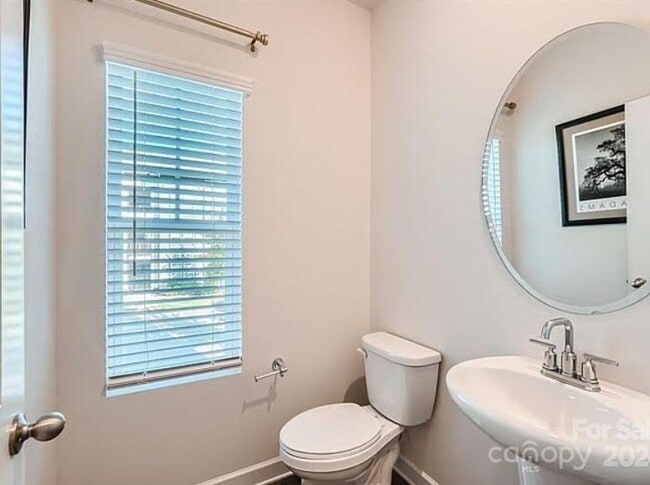 Building Photo - Beautiful 4BR 4BA Home w/ Garage Parking • Updated Appliances in Charlotte