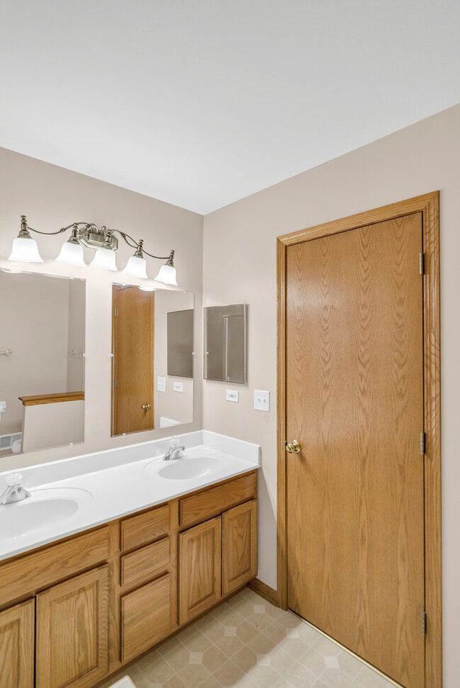 Building Photo - 10549 Wakefield Ln