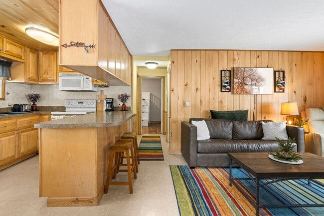 Building Photo - Fully Furnished 2-Bedroom Home Near Hodenp...