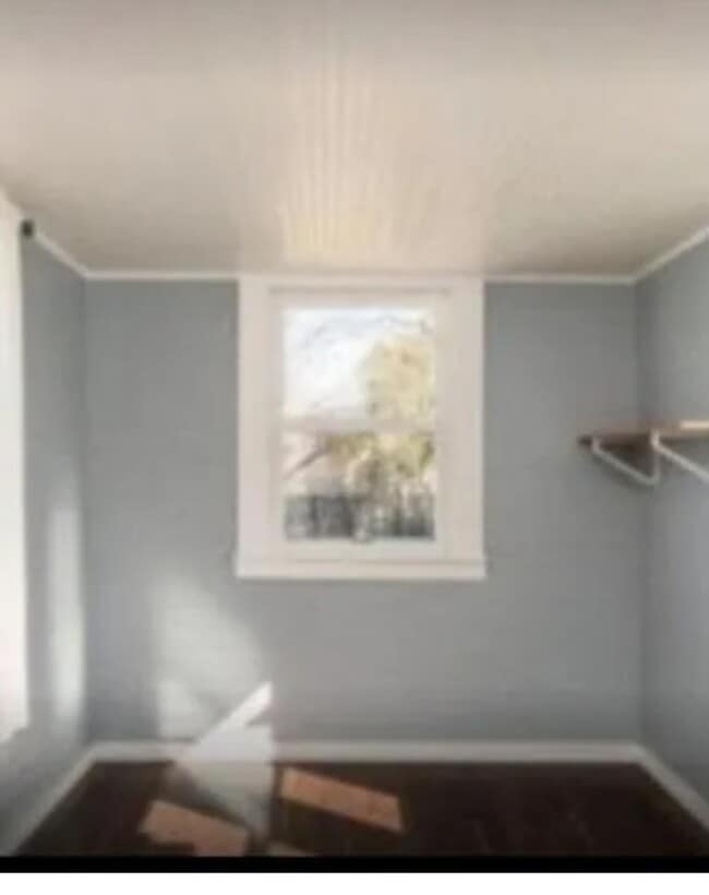 Building Photo - 5835 Broadway