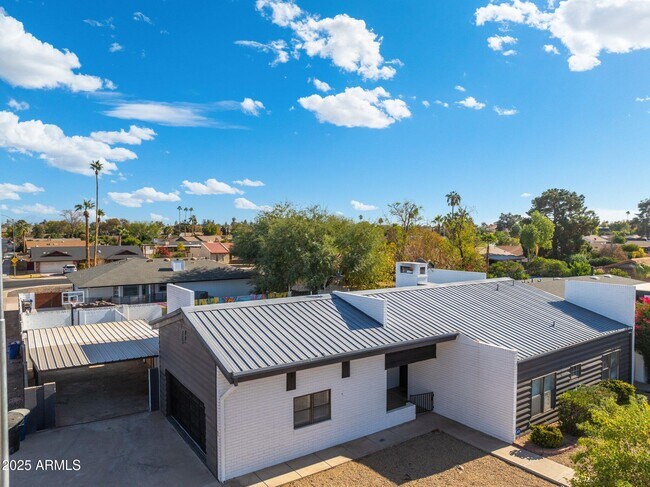 Building Photo - 1759 N Spring Cir