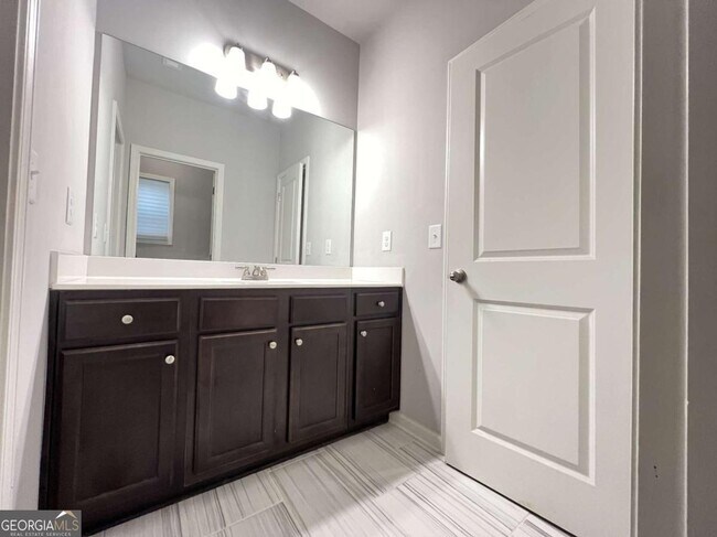Building Photo - 4675 Silver Oak Dr SW