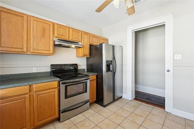 Building Photo - 5705 Prytania St