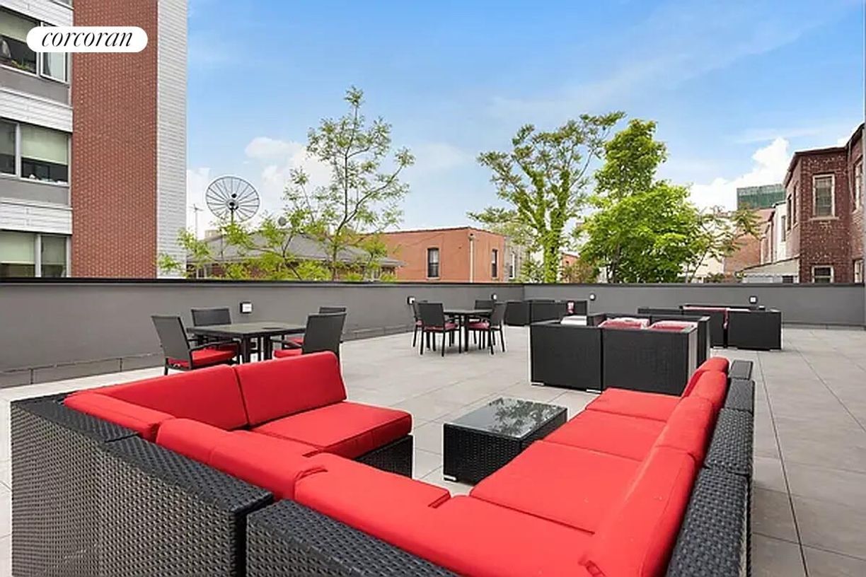 Building Photo - 906 E New York Ave