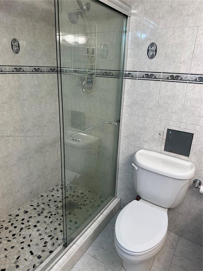 Building Photo - 6039 Collins Ave