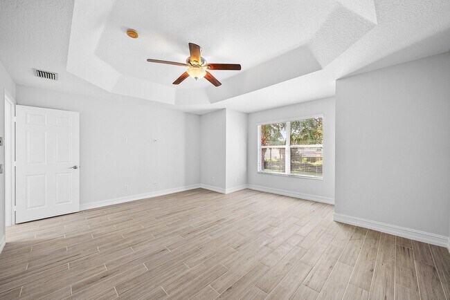 Building Photo - 8845 Sandy Crest Ln