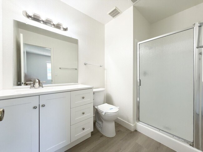 Building Photo - Spacious Townhome in Quail Ridge