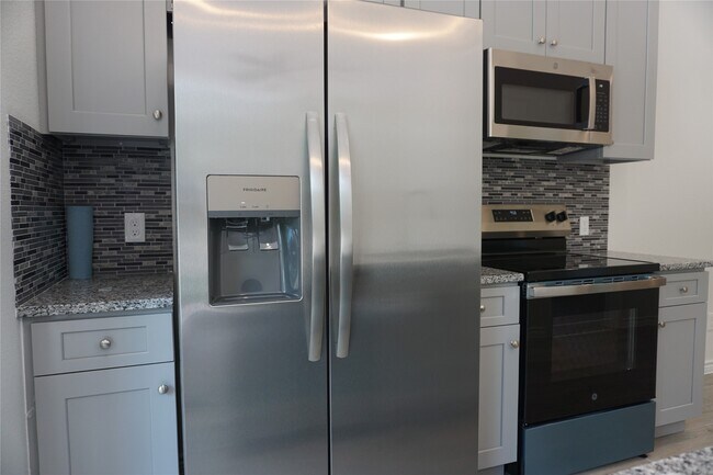 Building Photo - 11652 Vistawood St