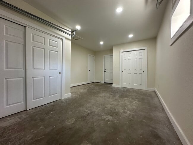 Building Photo - 1517 Bonham Dr