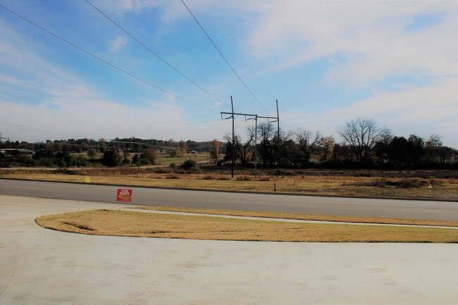 Building Photo - COX-NORTHRIDGE DR-1