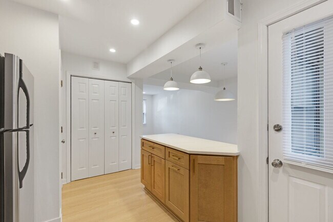 Building Photo - 620 N Hough St