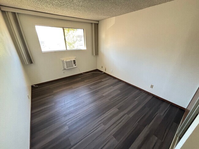 Building Photo - 5340 S Swenson St