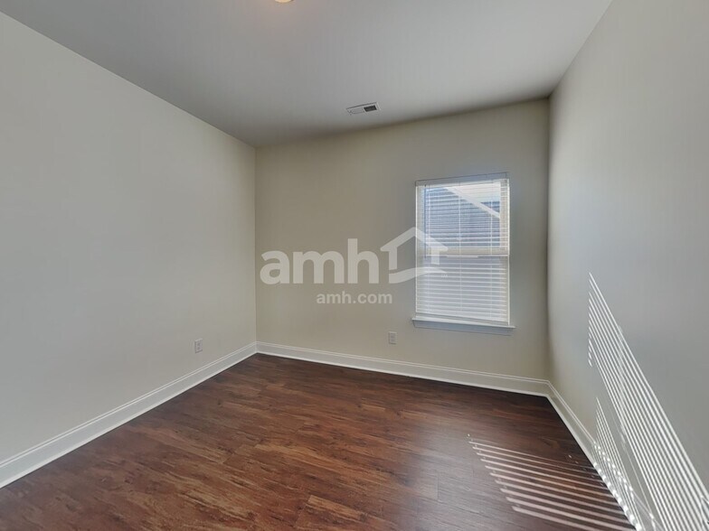 Building Photo - 10075 Fox Trotter Ln