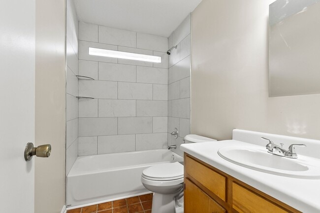 Building Photo - 2BR/1BA Duplex in Coker – Available Now