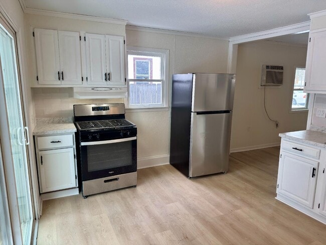 Building Photo - 44 Warrington Ave