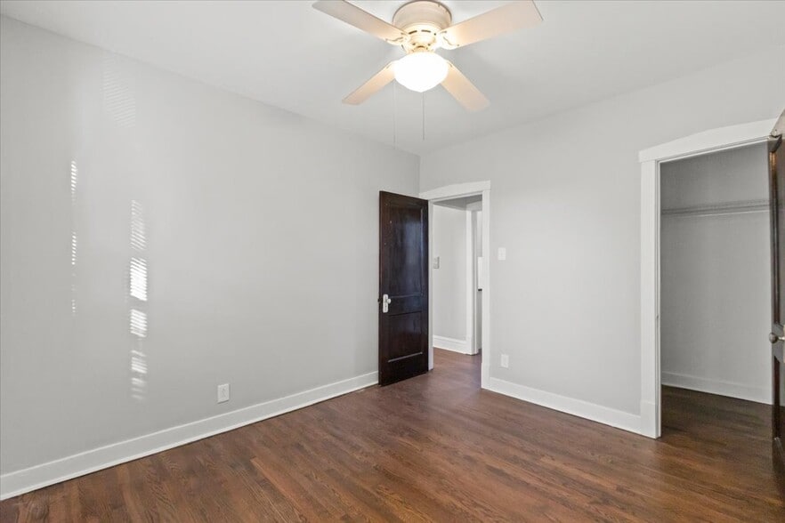 Building Photo - 2520 W Belle Plaine Ave