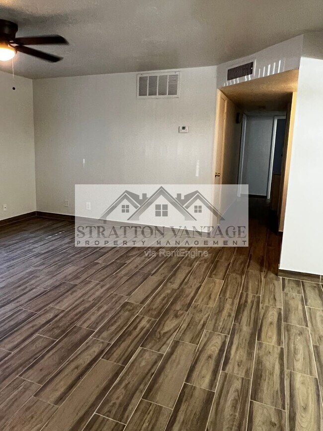 Building Photo - 424 W Brown Rd