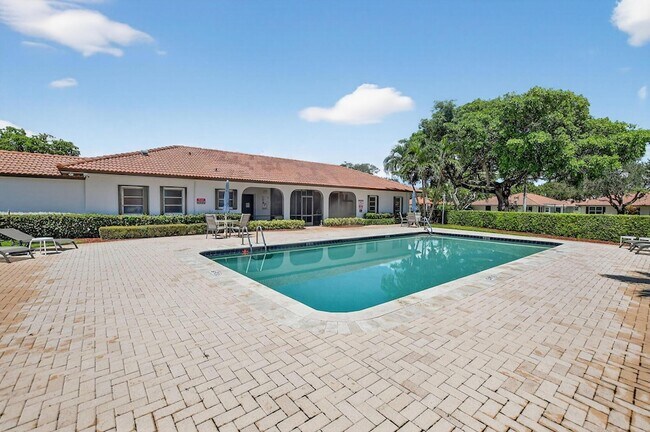 Building Photo - 328 NW 42nd St