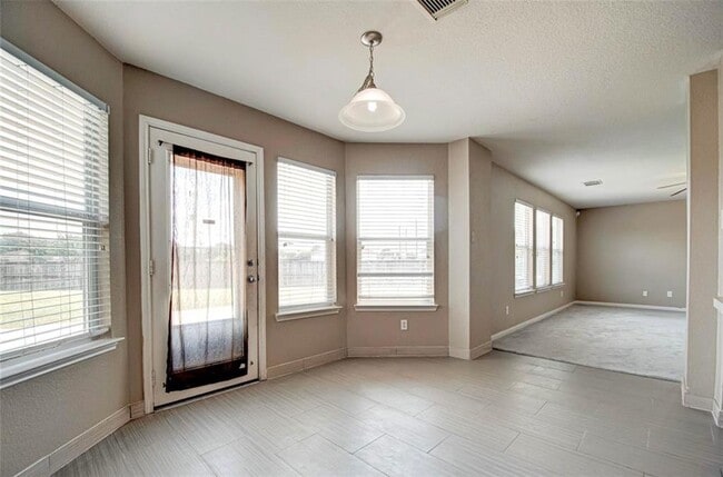 Building Photo - 9102 Kendale Dr