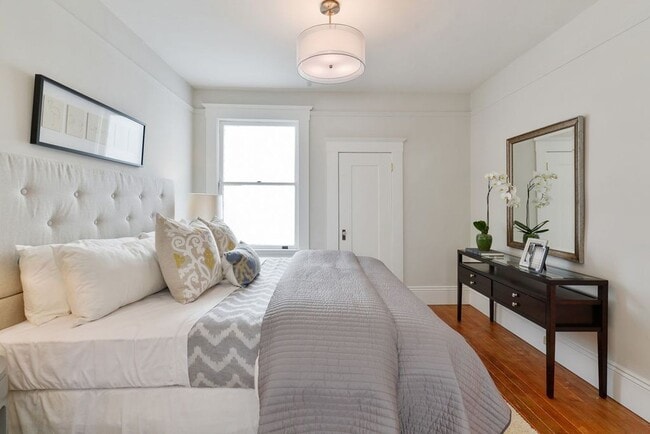 Building Photo - 151 Russ St