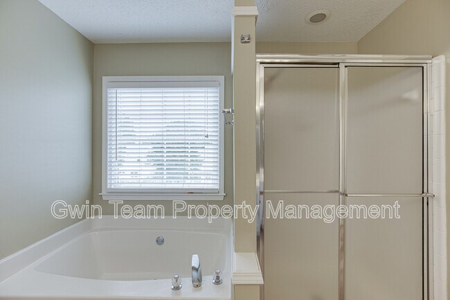 Building Photo - 305 Leatherman Ct