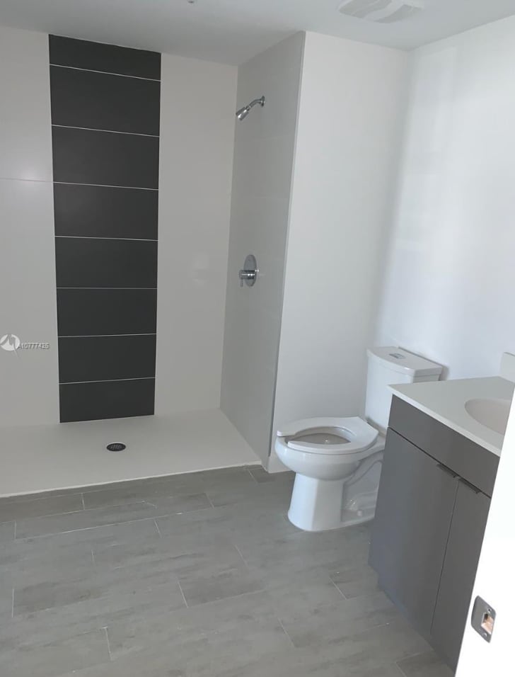 Building Photo - 321 NE 26th St