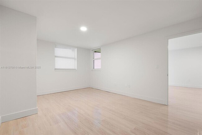 Building Photo - 1756 N Bayshore Dr